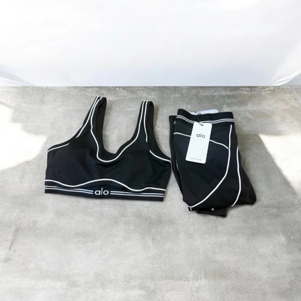 Alo Black Seam-Detail Sports Bra & Legging Set - Picture 2 of 3